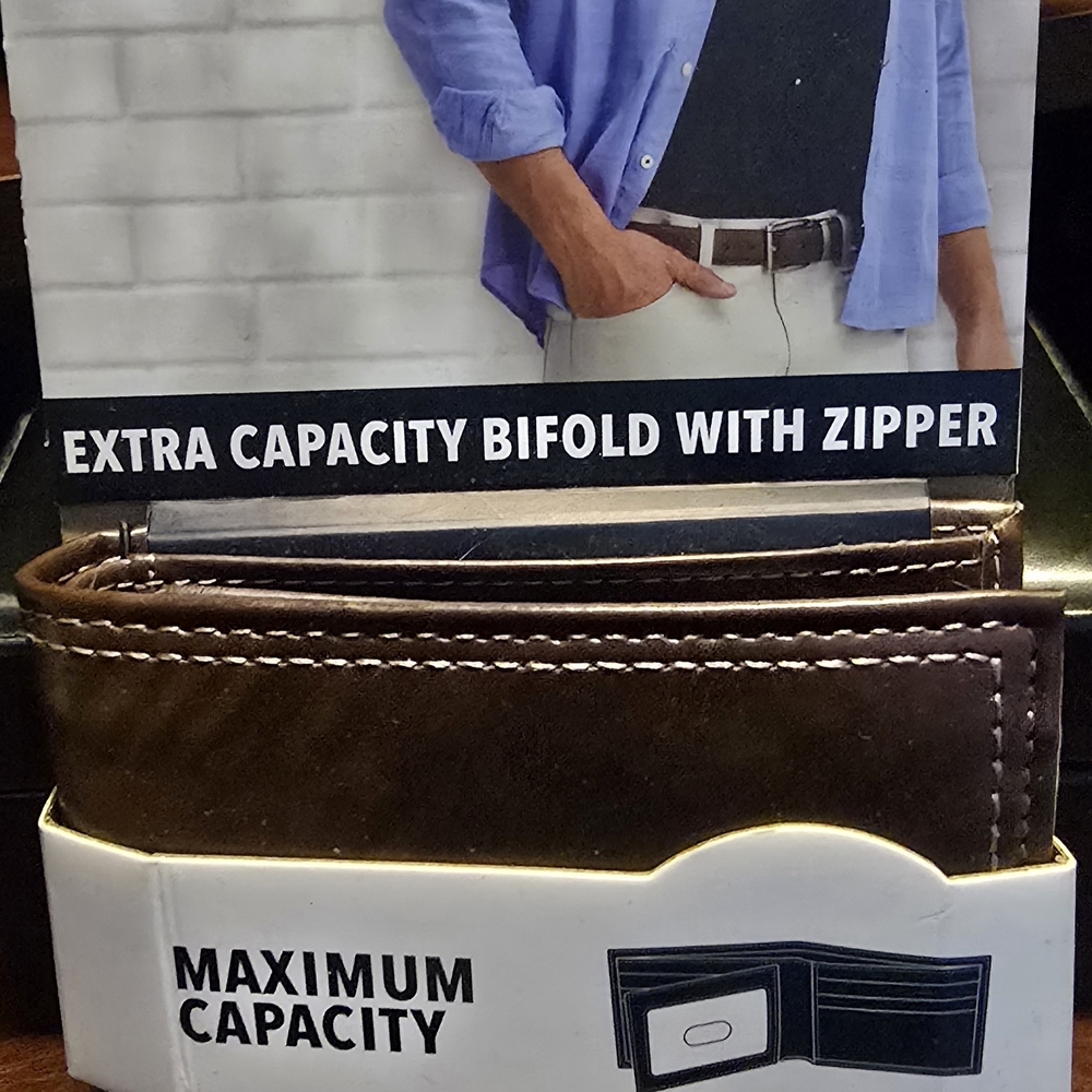 NWT Dockers Dark Brown Bifold Wallet with Zipper